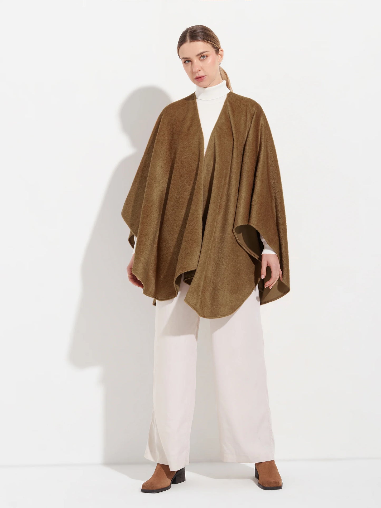 Agil Royal Suri Alpaca Cape