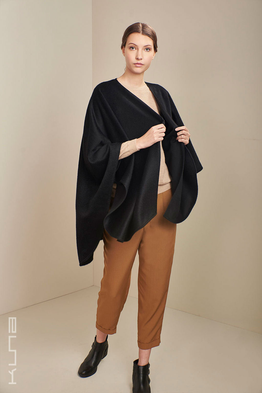 Agil Royal Suri Alpaca Cape